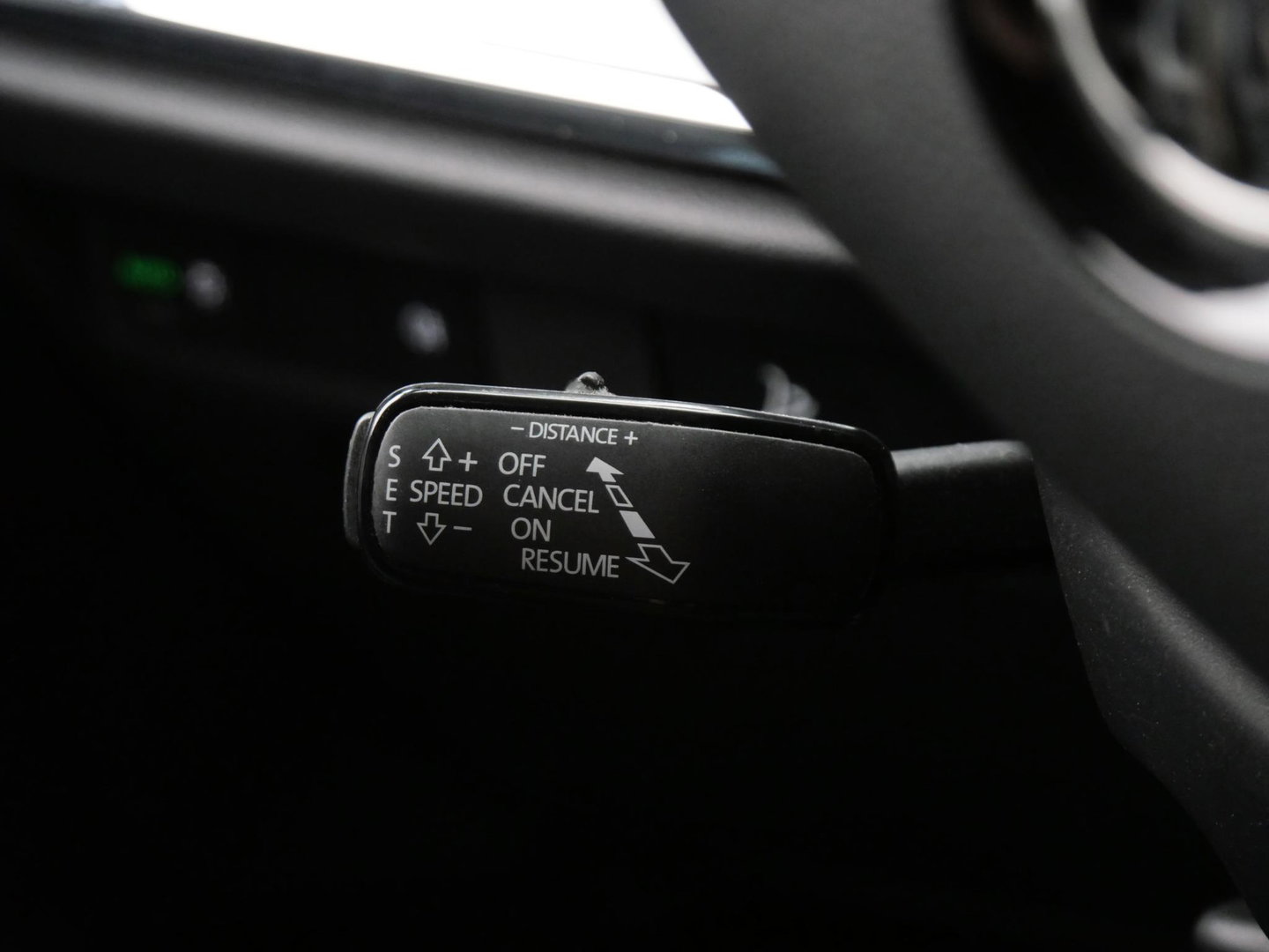Škoda Enyaq iV 80/ TREKHAAK/ ADAPTIVE CRUISE/ CRYSTAL FACE GRILLE/ BLINDSPOT/ SOH 93%