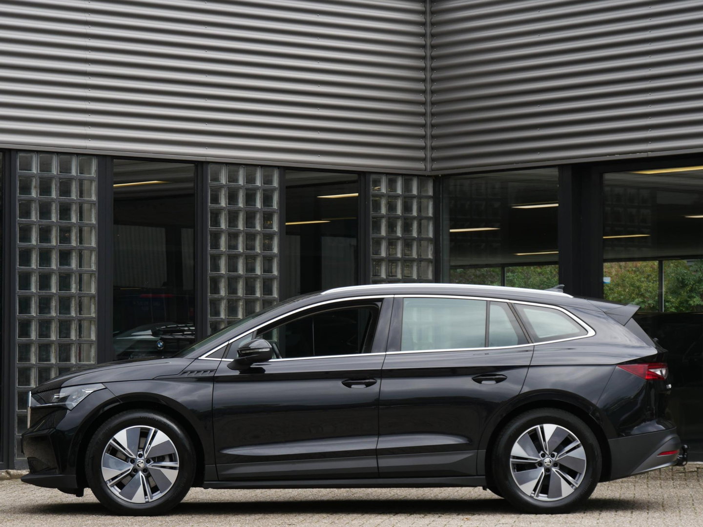 Škoda Enyaq iV 80/ TREKHAAK/ ADAPTIVE CRUISE/ CRYSTAL FACE GRILLE/ BLINDSPOT/ SOH 93%