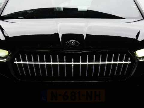 Škoda Enyaq iV 80/ TREKHAAK/ ADAPTIVE CRUISE/ CRYSTAL FACE GRILLE/ BLINDSPOT/ SOH 93%
