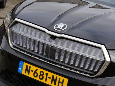 Škoda Enyaq iV 80/ TREKHAAK/ ADAPTIVE CRUISE/ CRYSTAL FACE GRILLE/ BLINDSPOT/ SOH 93%