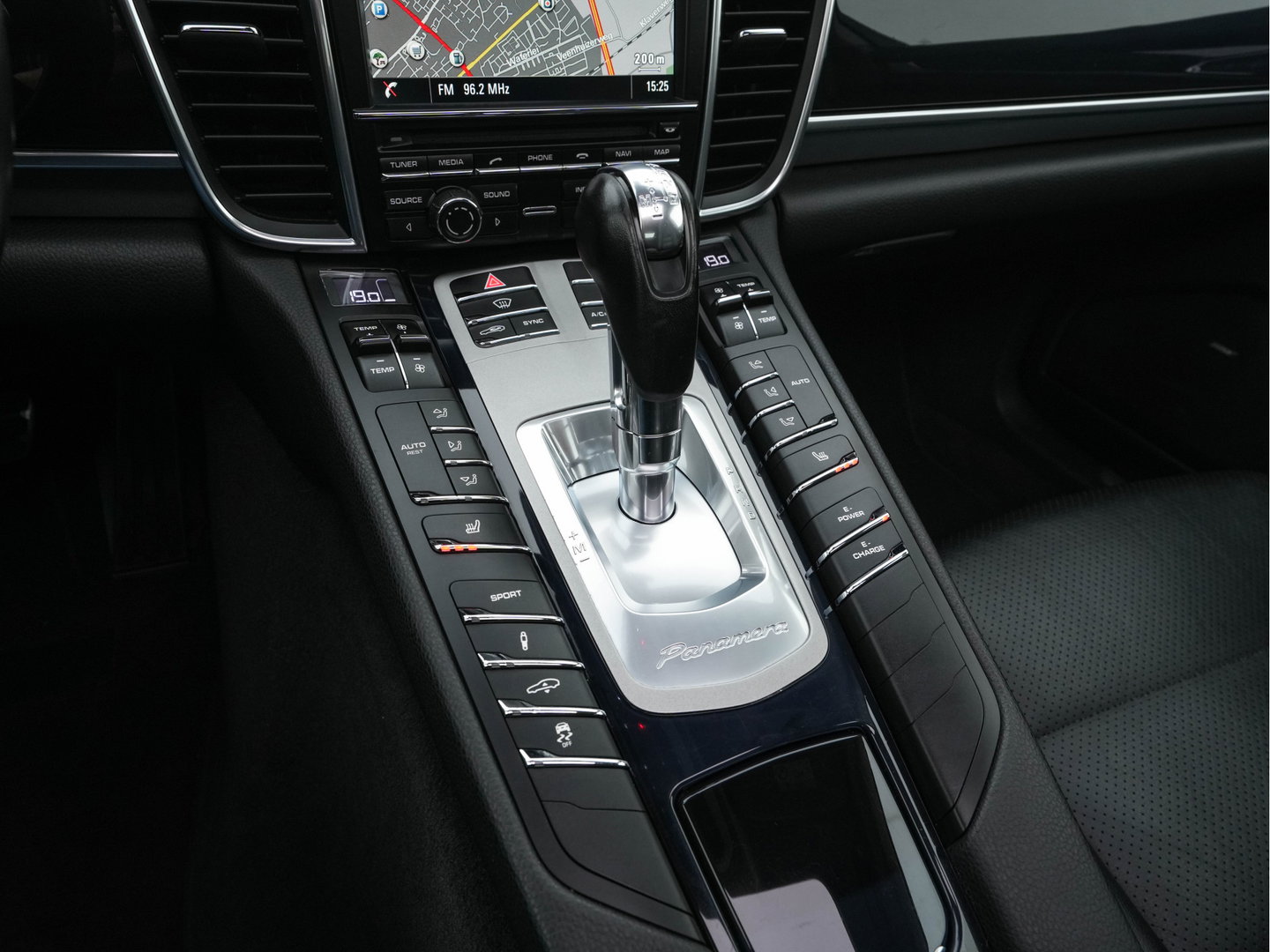 Porsche Panamera 3.0 S E-Hybrid (Plug-In) Aut. *PANO | LEATHER | XENON | HEATED-SPORTSEATS | MEMORY-PACK | BOSE-SOUND | AIR-SUSPENSION | NAVI-FULLMAP | CAMERA | PRIVACY-GLASS | SHIFTPADDLES | ECC | PDC | CRUISE | 20''ALU*