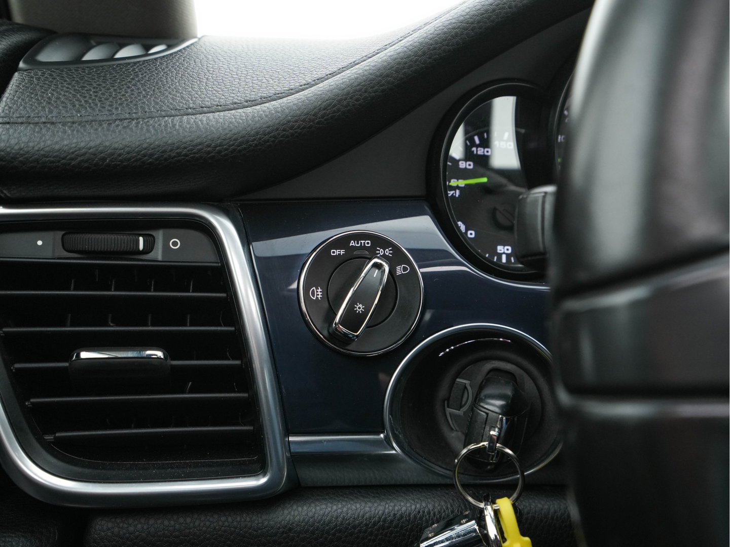 Porsche Panamera 3.0 S E-Hybrid (Plug-In) Aut. *PANO | LEATHER | XENON | HEATED-SPORTSEATS | MEMORY-PACK | BOSE-SOUND | AIR-SUSPENSION | NAVI-FULLMAP | CAMERA | PRIVACY-GLASS | SHIFTPADDLES | ECC | PDC | CRUISE | 20''ALU*
