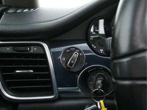 Porsche Panamera 3.0 S E-Hybrid (Plug-In) Aut. *PANO | LEATHER | XENON | HEATED-SPORTSEATS | MEMORY-PACK | BOSE-SOUND | AIR-SUSPENSION | NAVI-FULLMAP | CAMERA | PRIVACY-GLASS | SHIFTPADDLES | ECC | PDC | CRUISE | 20''ALU*