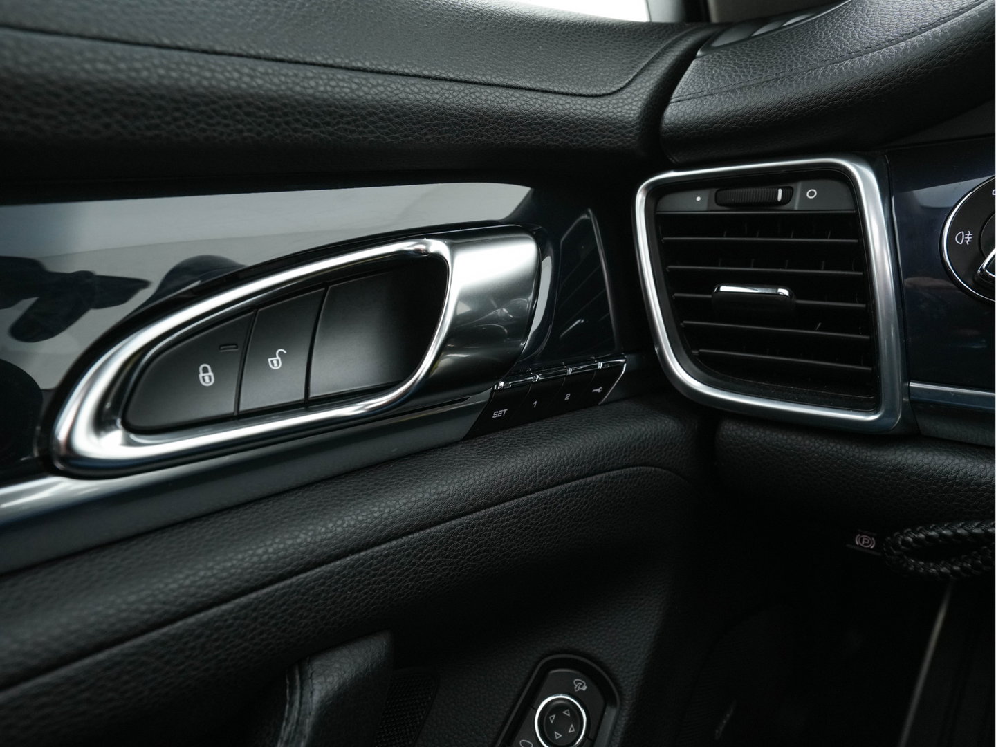 Porsche Panamera 3.0 S E-Hybrid (Plug-In) Aut. *PANO | LEATHER | XENON | HEATED-SPORTSEATS | MEMORY-PACK | BOSE-SOUND | AIR-SUSPENSION | NAVI-FULLMAP | CAMERA | PRIVACY-GLASS | SHIFTPADDLES | ECC | PDC | CRUISE | 20''ALU*