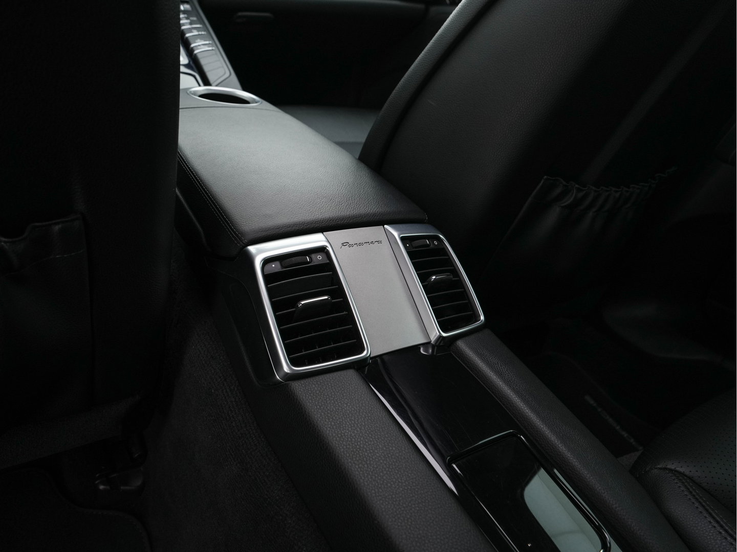 Porsche Panamera 3.0 S E-Hybrid (Plug-In) Aut. *PANO | LEATHER | XENON | HEATED-SPORTSEATS | MEMORY-PACK | BOSE-SOUND | AIR-SUSPENSION | NAVI-FULLMAP | CAMERA | PRIVACY-GLASS | SHIFTPADDLES | ECC | PDC | CRUISE | 20''ALU*