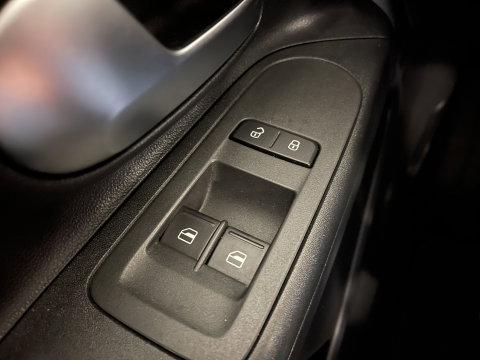 Volkswagen up! 1.0 | Bluetooth | Airconditioning | Led dagrijverlichting | Isofix | Elektrische Ramen |