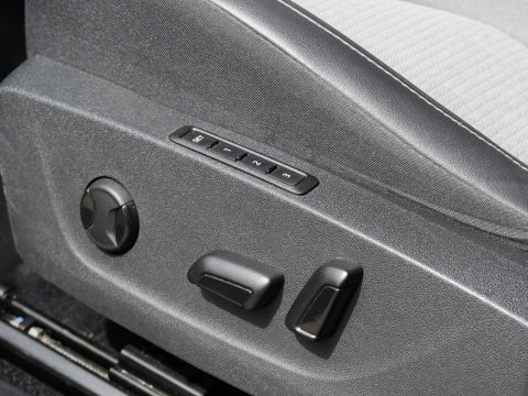 Škoda Enyaq iV 80/ TREKHAAK/ ADAPTIVE CRUISE/ CRYSTAL FACE GRILLE/ BLINDSPOT/ SOH 93%