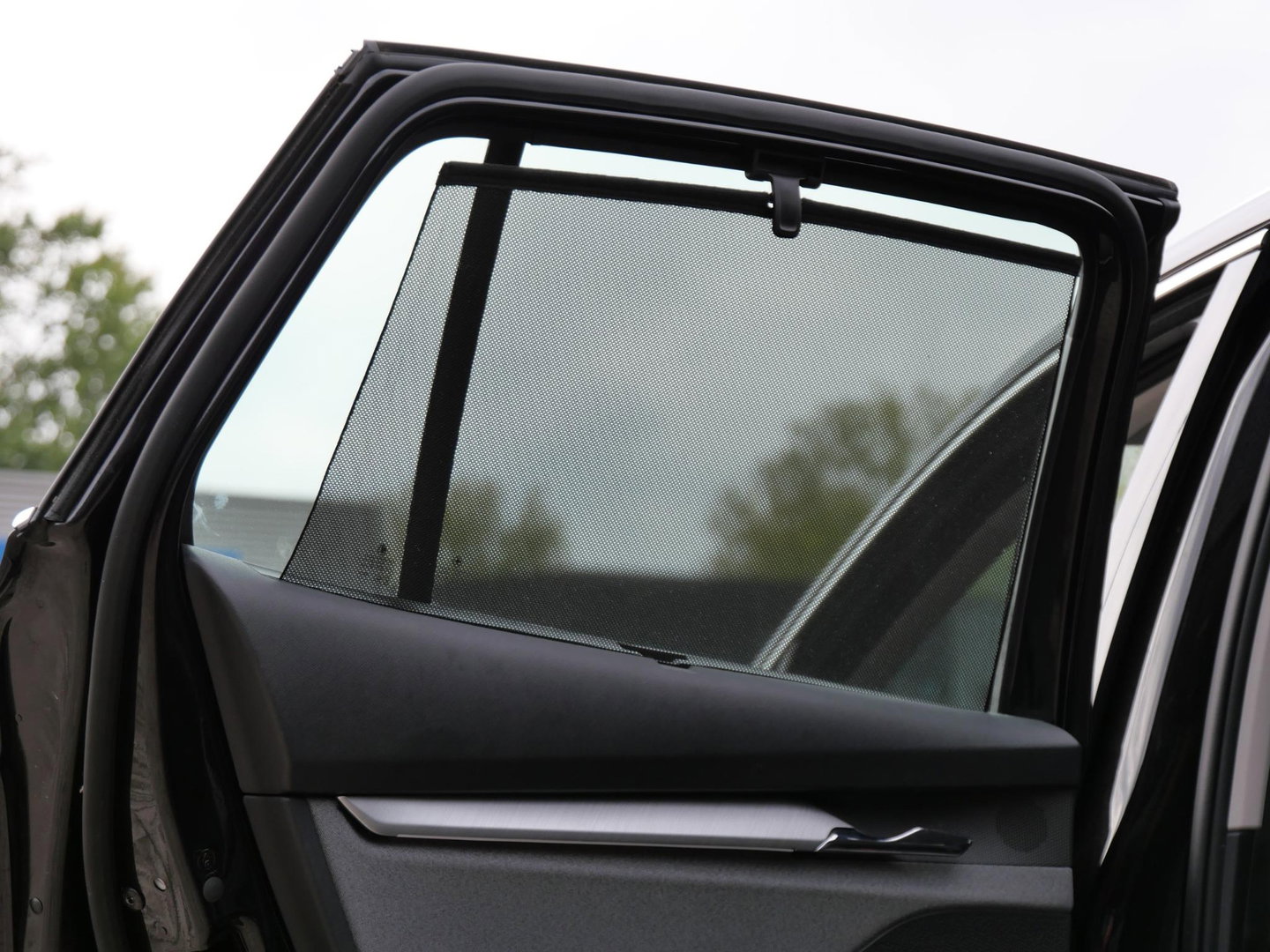 Škoda Enyaq iV 80/ TREKHAAK/ ADAPTIVE CRUISE/ CRYSTAL FACE GRILLE/ BLINDSPOT/ SOH 93%