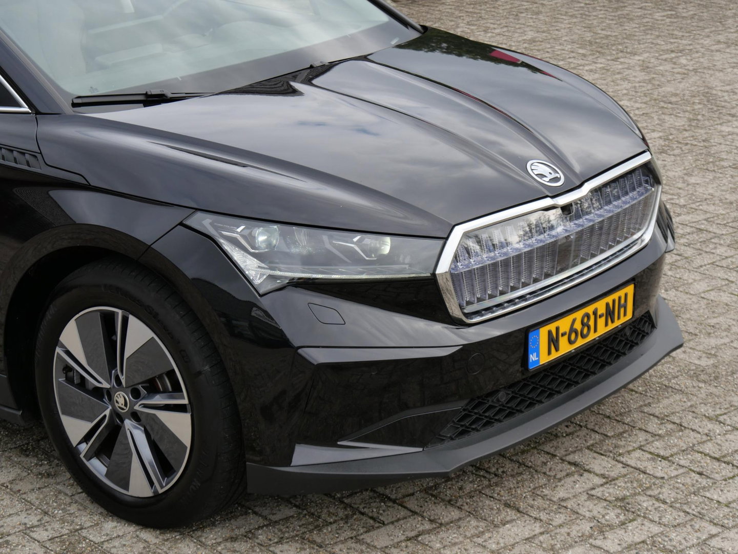 Škoda Enyaq iV 80/ TREKHAAK/ ADAPTIVE CRUISE/ CRYSTAL FACE GRILLE/ BLINDSPOT/ SOH 93%