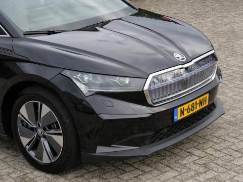 Škoda Enyaq iV 80/ TREKHAAK/ ADAPTIVE CRUISE/ CRYSTAL FACE GRILLE/ BLINDSPOT/ SOH 93%