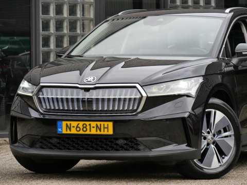Škoda Enyaq iV 80/ TREKHAAK/ ADAPTIVE CRUISE/ CRYSTAL FACE GRILLE/ BLINDSPOT/ SOH 93%
