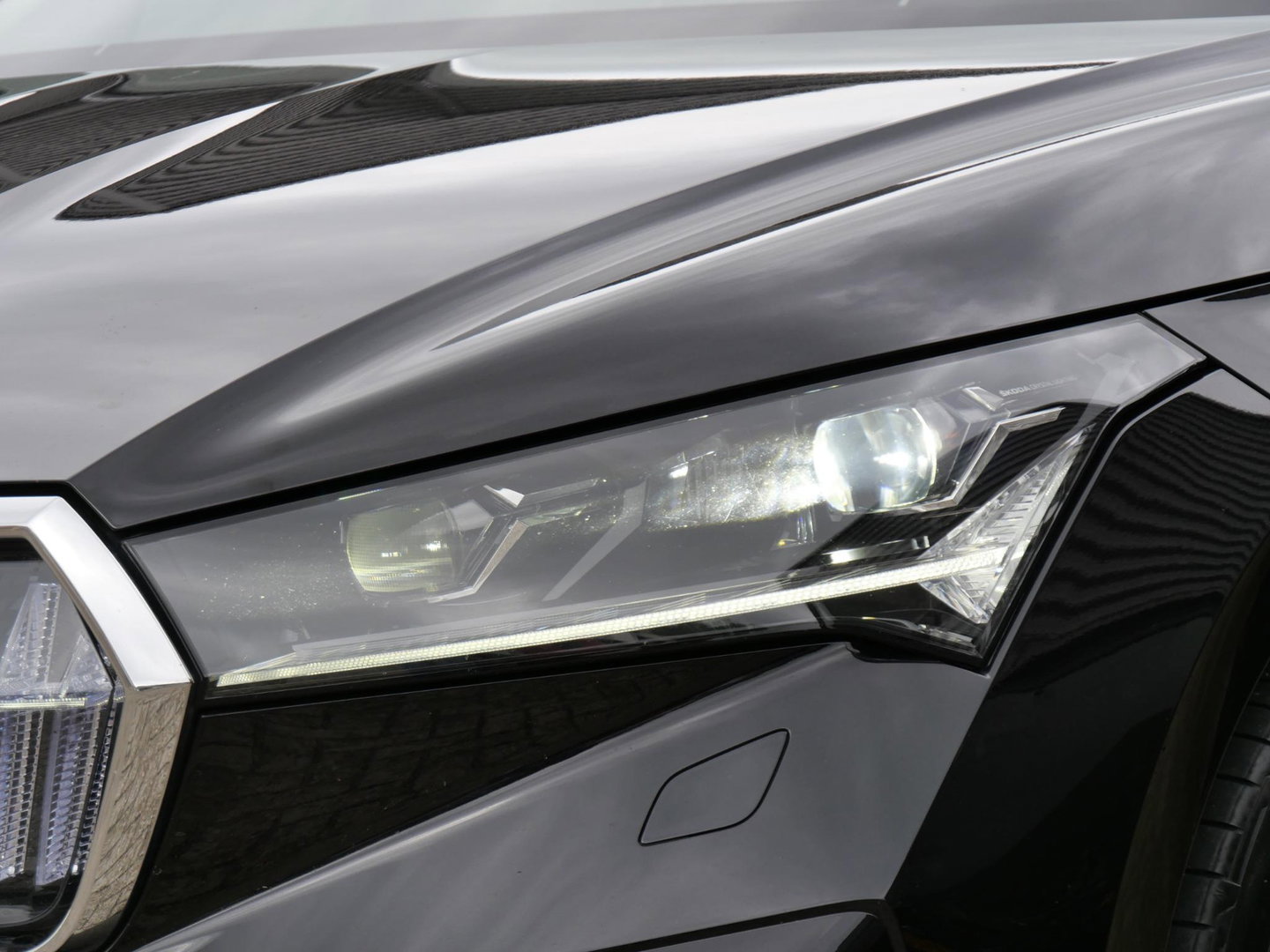 Škoda Enyaq iV 80/ TREKHAAK/ ADAPTIVE CRUISE/ CRYSTAL FACE GRILLE/ BLINDSPOT/ SOH 93%