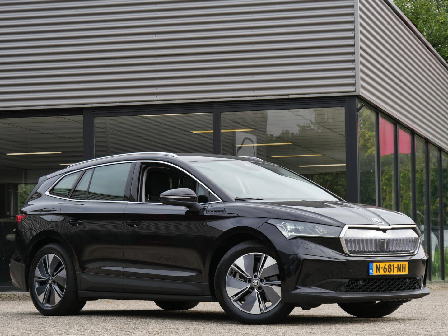 Škoda Enyaq iV 80/ TREKHAAK/ ADAPTIVE CRUISE/ CRYSTAL FACE GRILLE/ BLINDSPOT/ SOH 93%