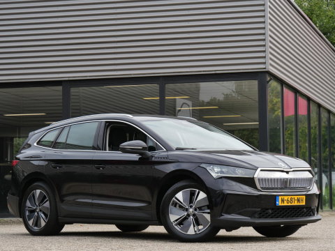 Škoda Enyaq iV 80/ TREKHAAK/ ADAPTIVE CRUISE/ CRYSTAL FACE GRILLE/ BLINDSPOT/ SOH 93%