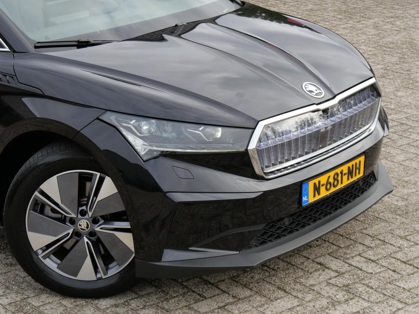 Škoda Enyaq iV 80/ TREKHAAK/ ADAPTIVE CRUISE/ CRYSTAL FACE GRILLE/ BLINDSPOT/ SOH 93%