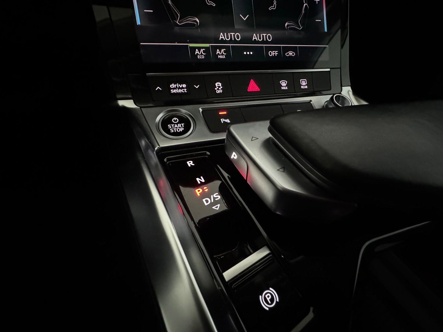 Audi e-tron 55 quattro S edition 95 kWh 96,2%|Trekhaak|Luchtvering|Lane Assist