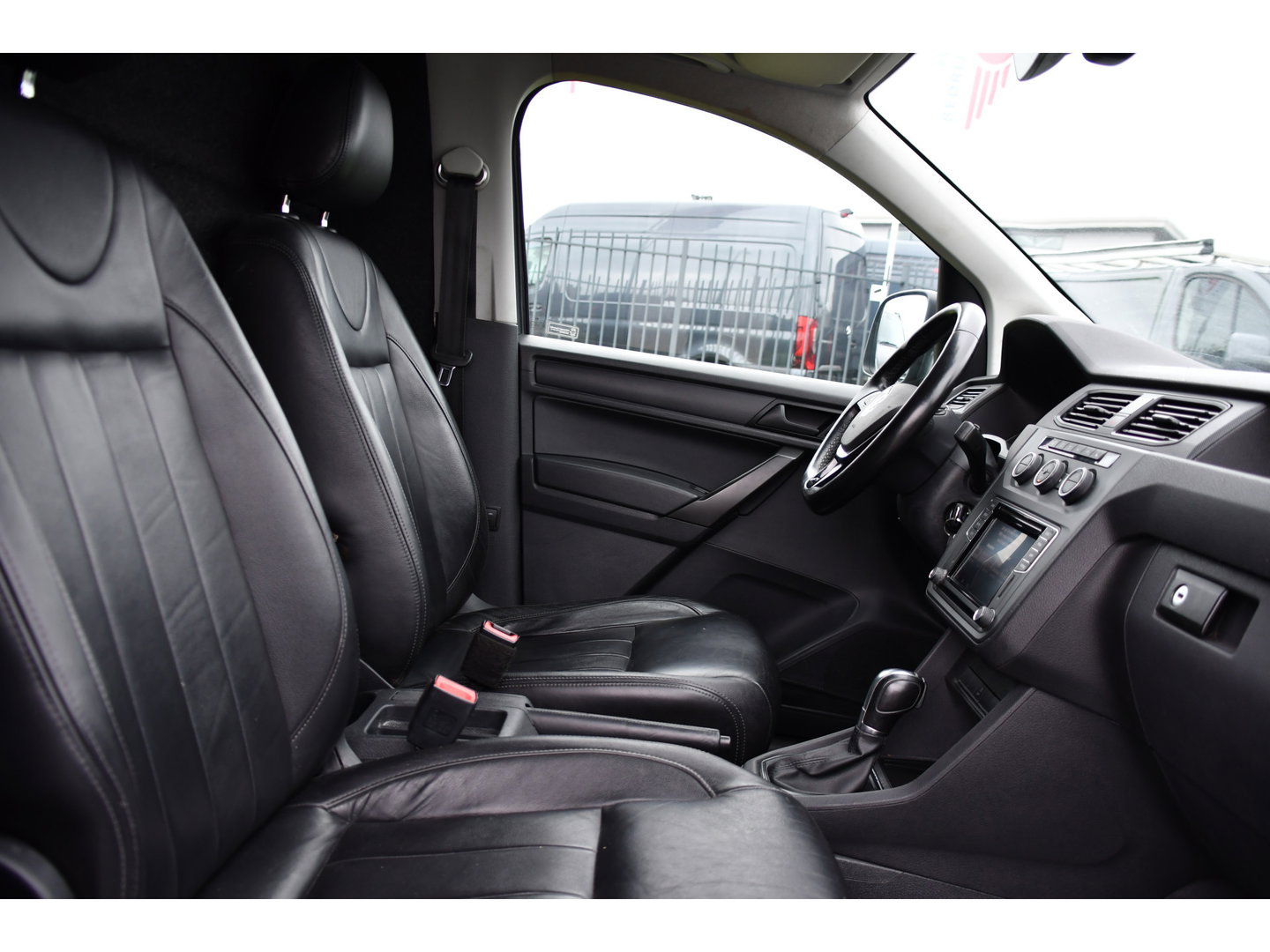 Volkswagen Caddy 2.0 TDI L1H1 BMT Highline Adaptieve Cruise, Carplay, LED, Clima, Stoelverwarming, 150pk, Automaat, Leder, Uniek!