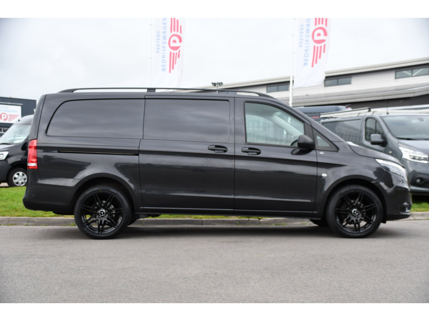 Mercedes-Benz Vito 116 CDI L2 PB Edition Camera, Cruise, Carplay, LED, 164pk, Automaat, Leder, Multimedia, Sensoren, Clima, Trekhaak, Uniek!