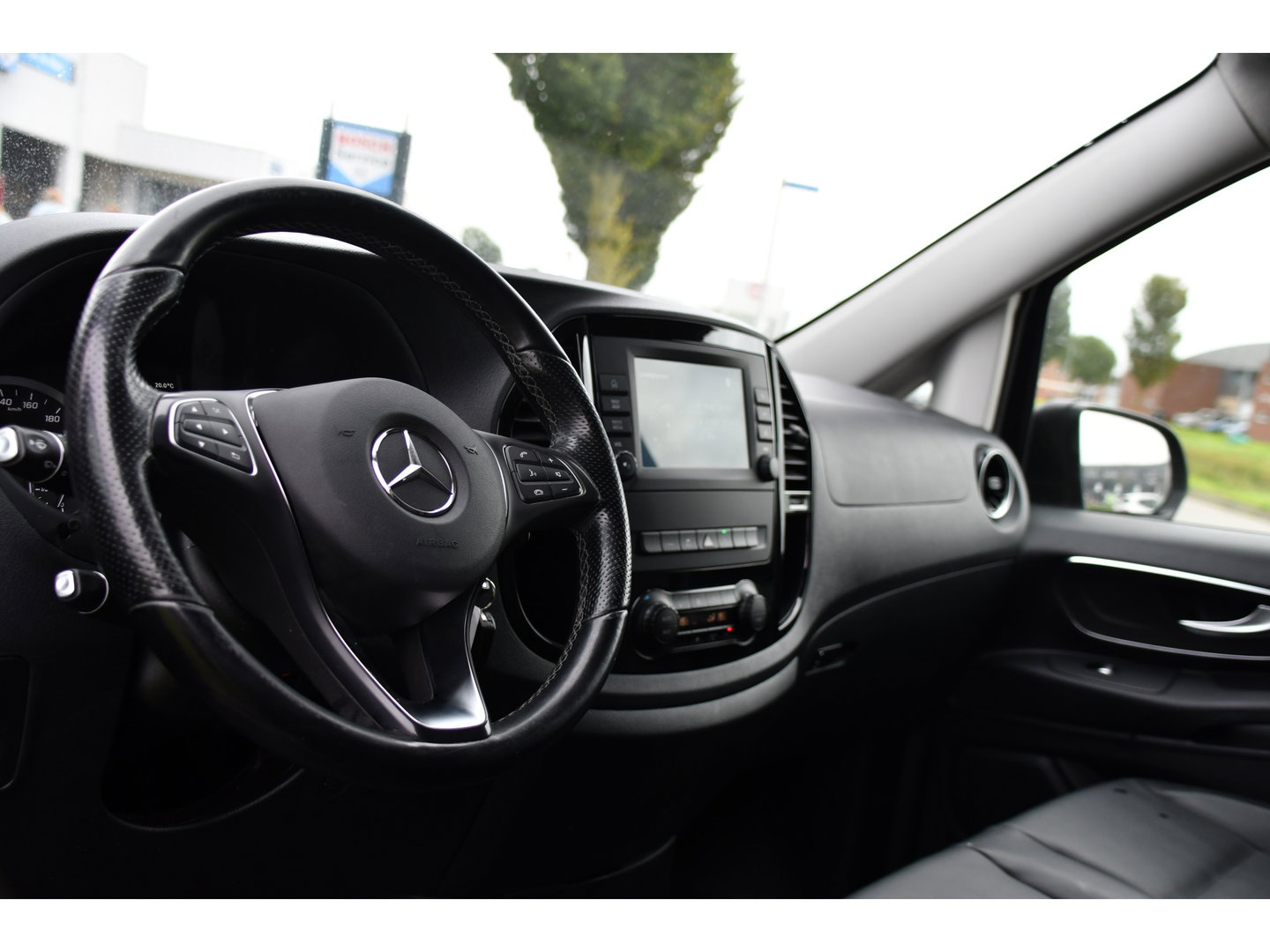 Mercedes-Benz Vito 116 CDI L2 PB Edition Camera, Cruise, Carplay, LED, 164pk, Automaat, Leder, Multimedia, Sensoren, Clima, Trekhaak, Uniek!