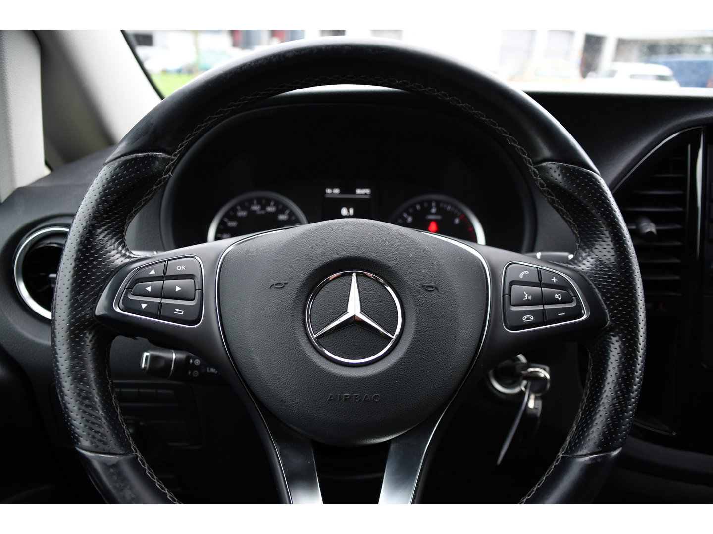 Mercedes-Benz Vito 116 CDI L2 PB Edition Camera, Cruise, Carplay, LED, 164pk, Automaat, Leder, Multimedia, Sensoren, Clima, Trekhaak, Uniek!