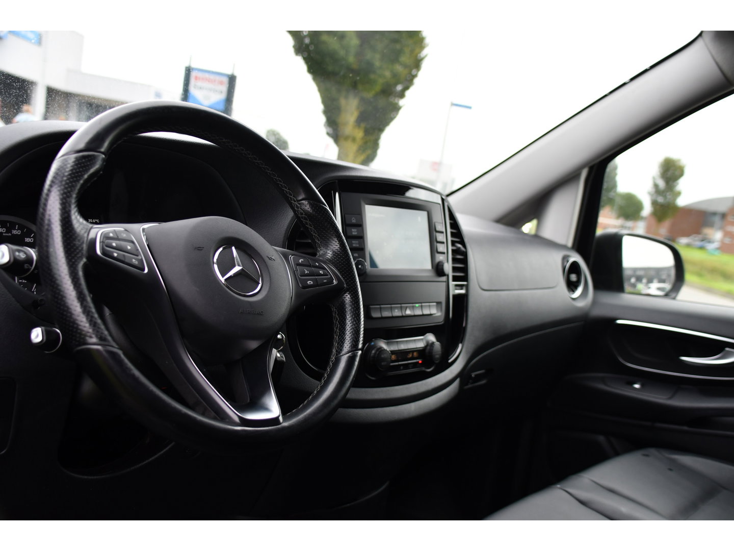 Mercedes-Benz Vito 116 CDI L2 PB Edition Camera, Cruise, Carplay, LED, 164pk, Automaat, Leder, Multimedia, Sensoren, Clima, Trekhaak, Uniek!