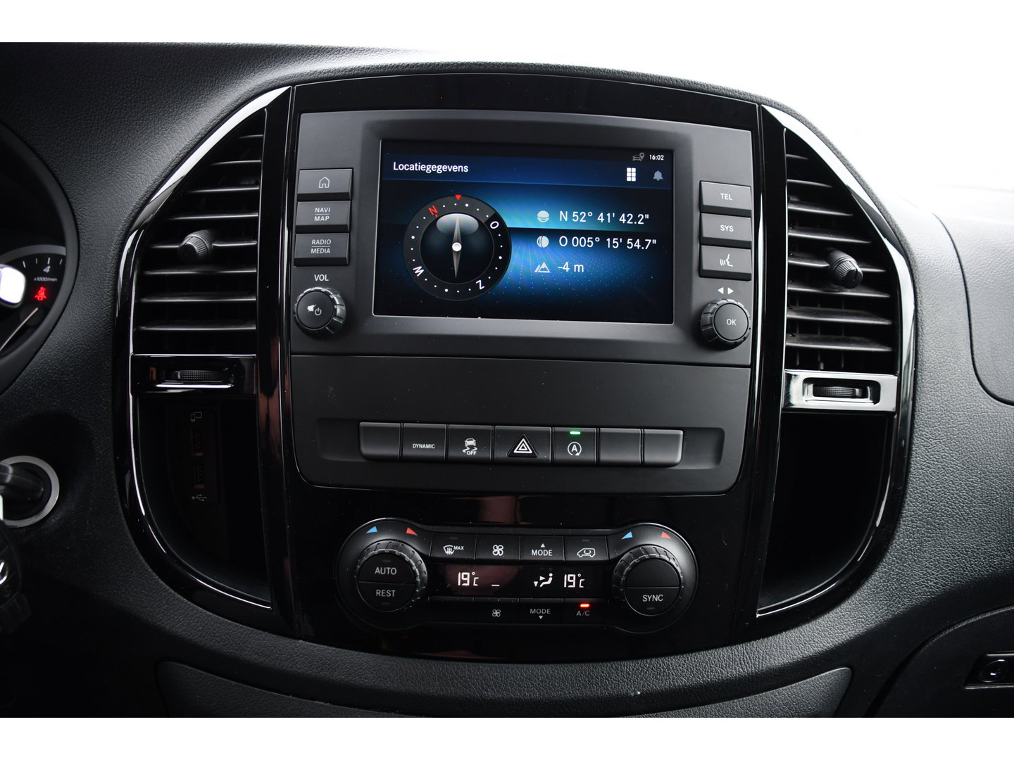 Mercedes-Benz Vito 116 CDI L2 PB Edition Camera, Cruise, Carplay, LED, 164pk, Automaat, Leder, Multimedia, Sensoren, Clima, Trekhaak, Uniek!