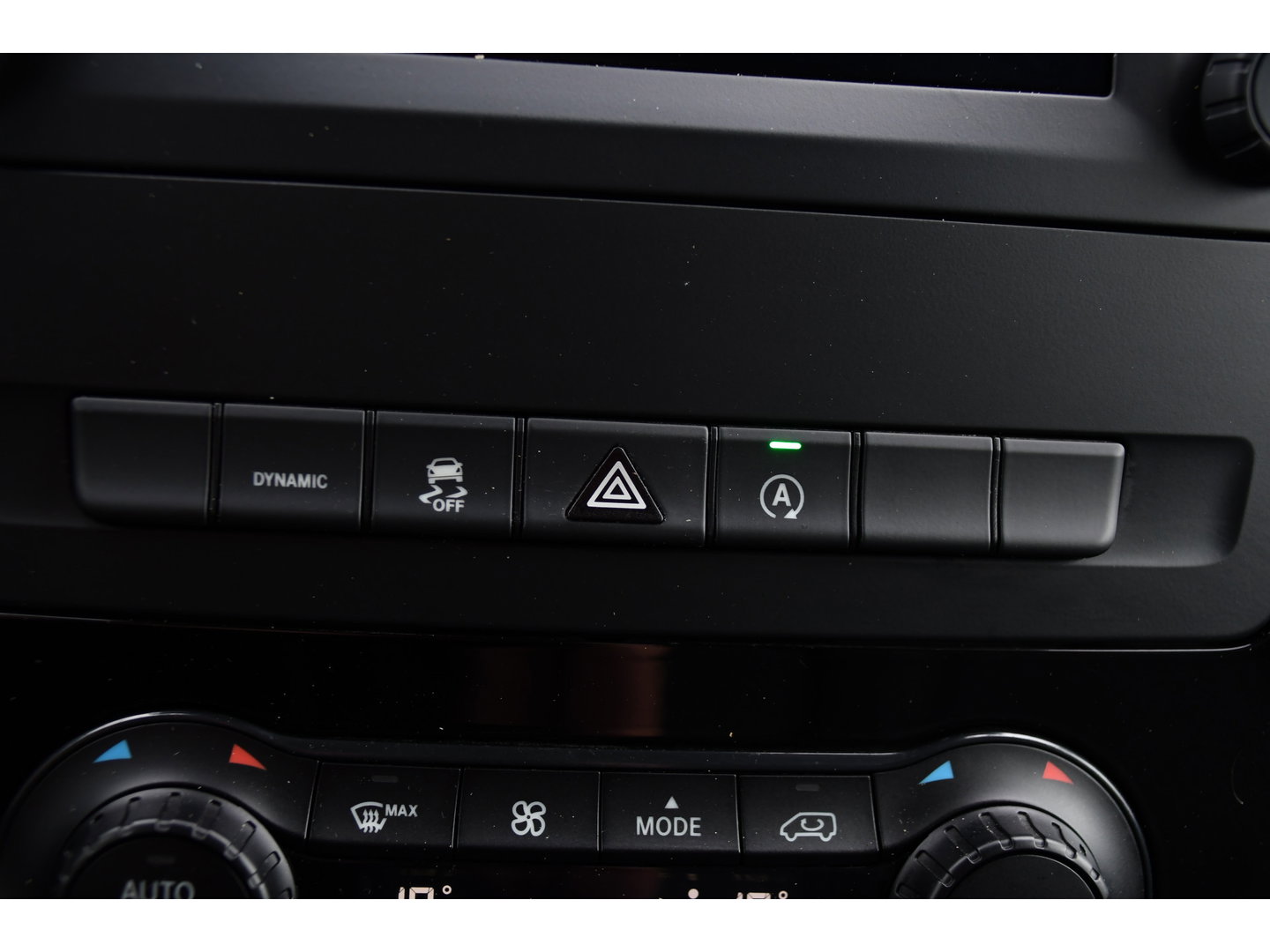 Mercedes-Benz Vito 116 CDI L2 PB Edition Camera, Cruise, Carplay, LED, 164pk, Automaat, Leder, Multimedia, Sensoren, Clima, Trekhaak, Uniek!