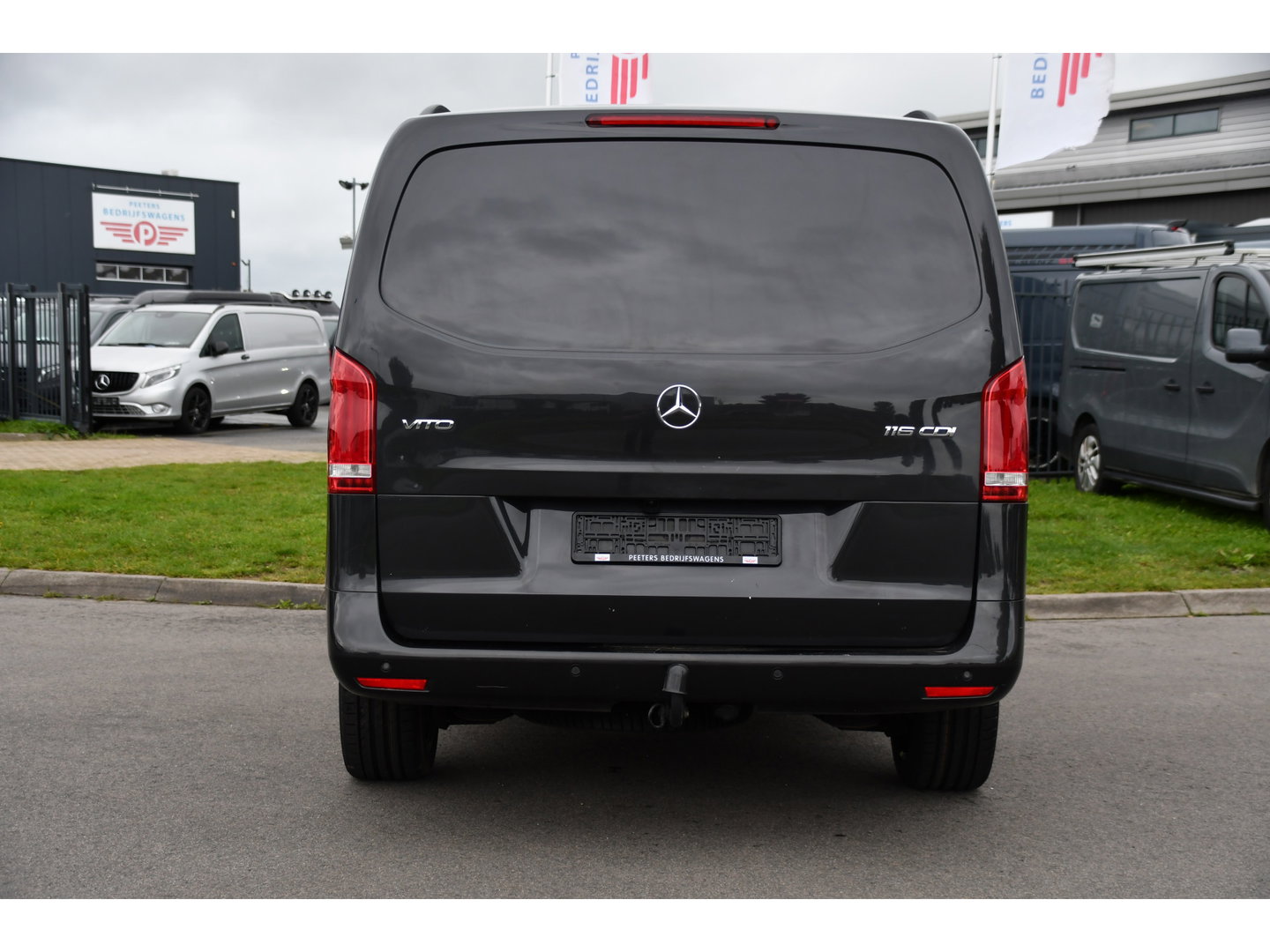 Mercedes-Benz Vito 116 CDI L2 PB Edition Camera, Cruise, Carplay, LED, 164pk, Automaat, Leder, Multimedia, Sensoren, Clima, Trekhaak, Uniek!