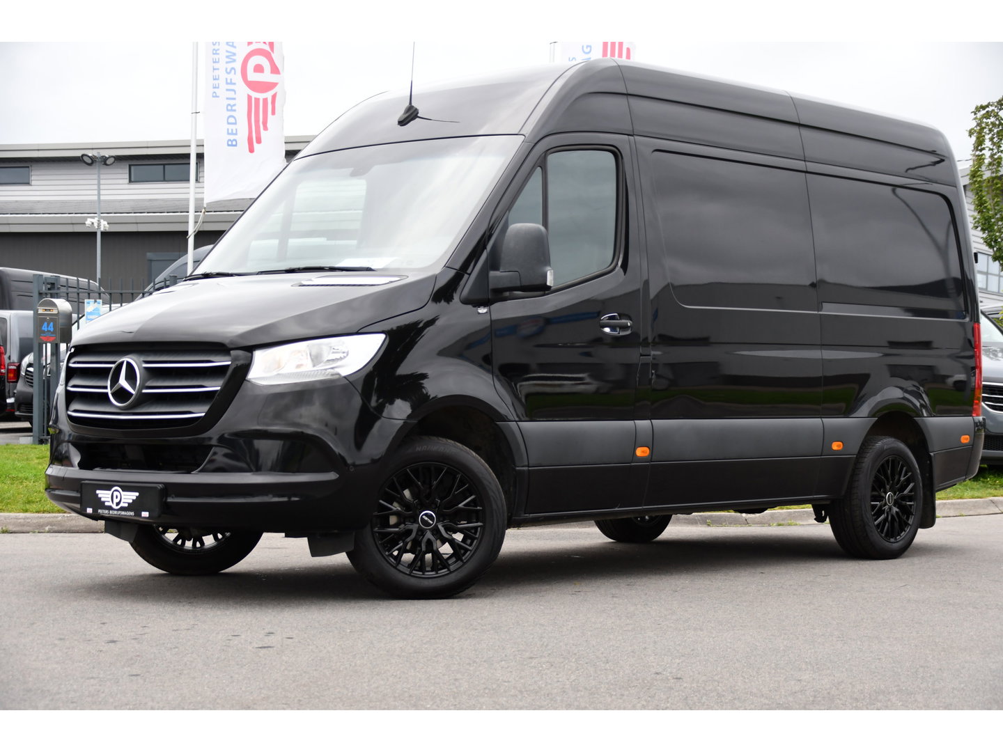 Mercedes-Benz Sprinter 314 2.2 CDI L2H2 RWD Black Edition Camera, Carplay, Sensoren, 143pk, Automaat, Trekhaak, 7'' Mbux, Uniek!