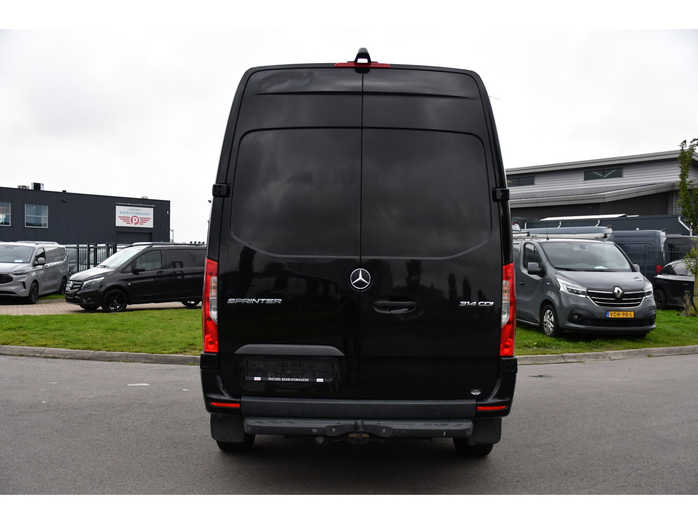 Mercedes-Benz Sprinter 314 2.2 CDI L2H2 RWD Black Edition Camera, Carplay, Sensoren, 143pk, Automaat, Trekhaak, 7'' Mbux, Uniek!