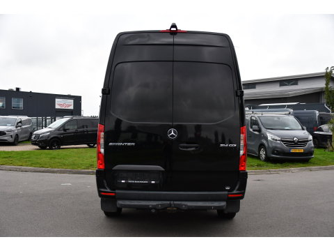 Mercedes-Benz Sprinter 314 2.2 CDI L2H2 RWD Black Edition Camera, Carplay, Sensoren, 143pk, Automaat, Trekhaak, 7'' Mbux, Uniek!