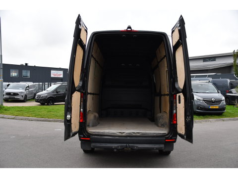 Mercedes-Benz Sprinter 314 2.2 CDI L2H2 RWD Black Edition Camera, Carplay, Sensoren, 143pk, Automaat, Trekhaak, 7'' Mbux, Uniek!