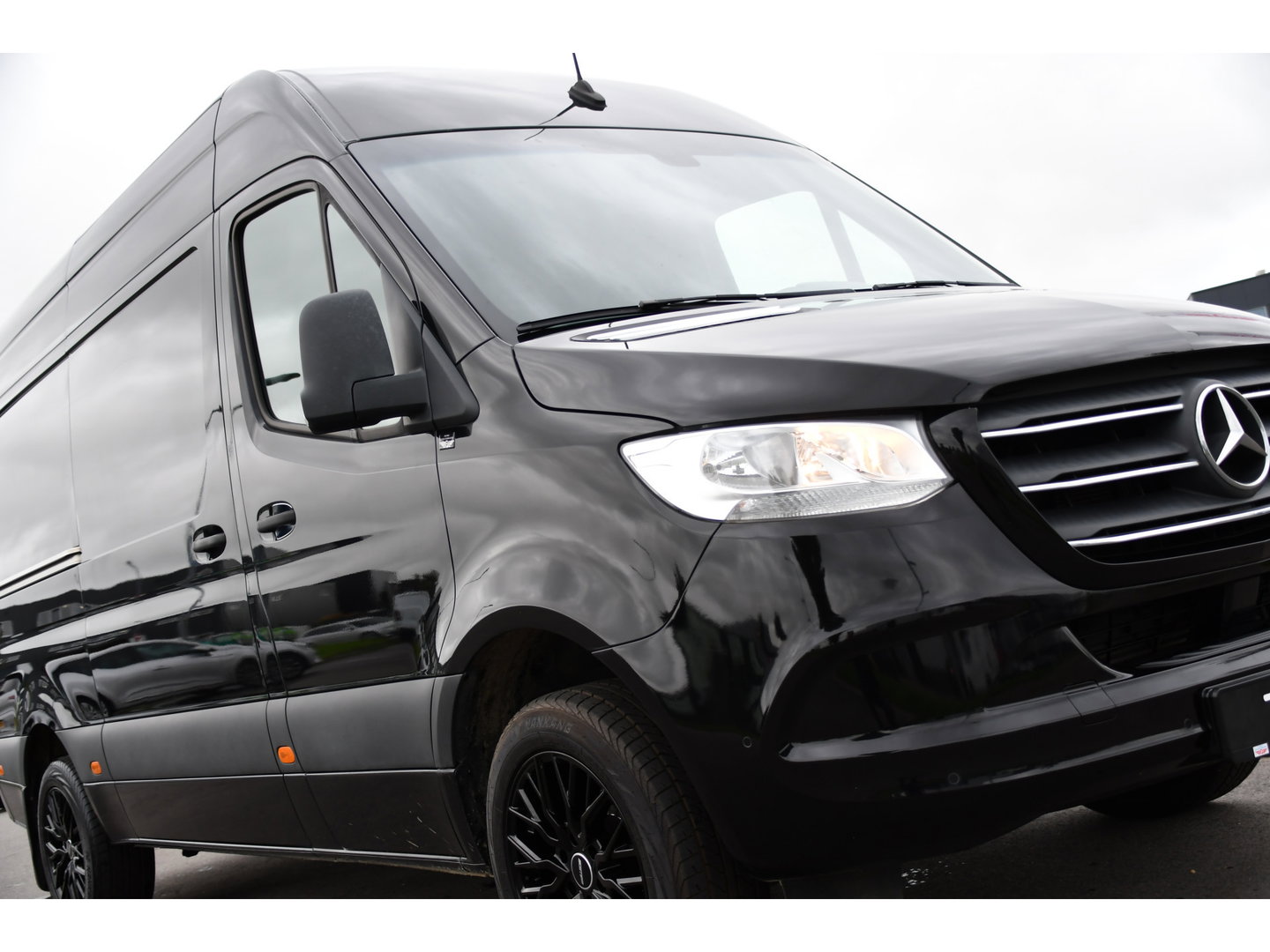 Mercedes-Benz Sprinter 314 2.2 CDI L2H2 RWD Black Edition Camera, Carplay, Sensoren, 143pk, Automaat, Trekhaak, 7'' Mbux, Uniek!