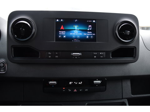 Mercedes-Benz Sprinter 314 2.2 CDI L2H2 RWD Black Edition Camera, Carplay, Sensoren, 143pk, Automaat, Trekhaak, 7'' Mbux, Uniek!