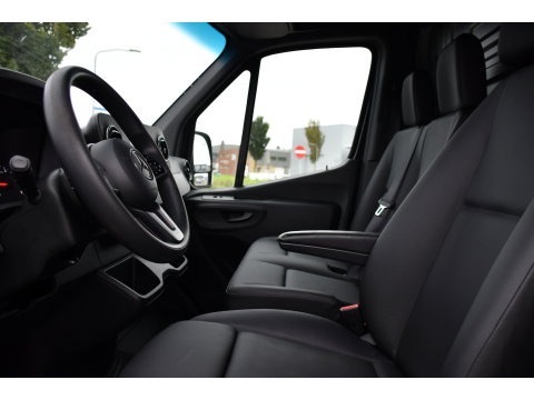 Mercedes-Benz Sprinter 314 2.2 CDI L2H2 RWD Black Edition Camera, Carplay, Sensoren, 143pk, Automaat, Trekhaak, 7'' Mbux, Uniek!