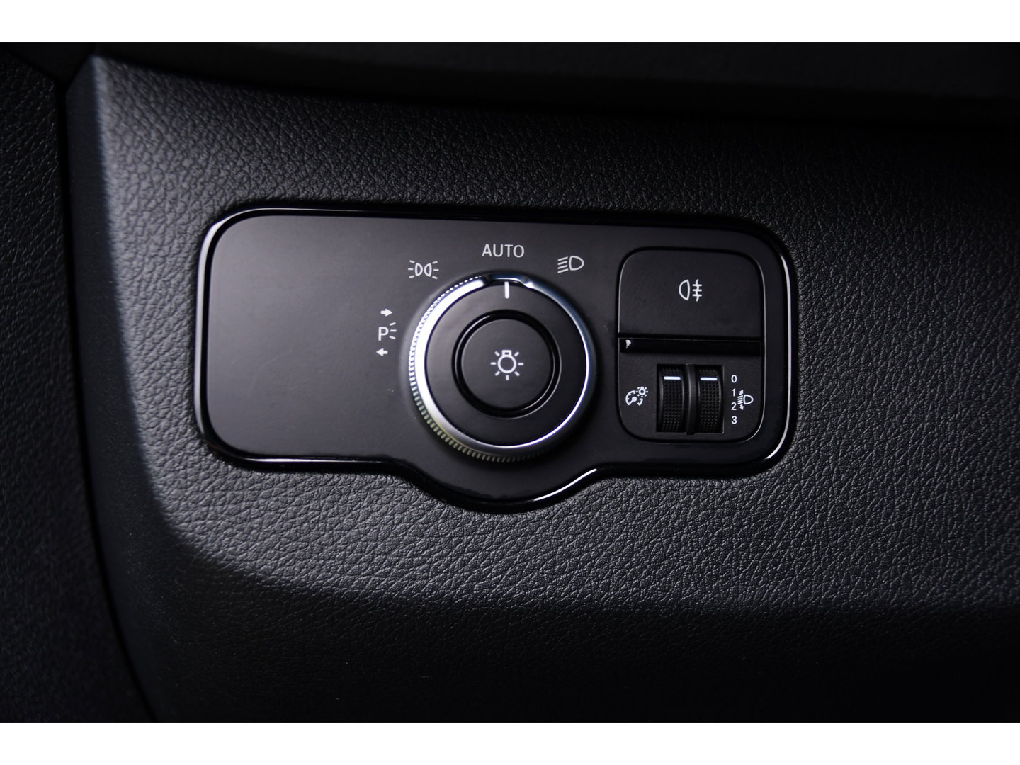 Mercedes-Benz Sprinter 314 2.2 CDI L2H2 RWD Black Edition Camera, Carplay, Sensoren, 143pk, Automaat, Trekhaak, 7'' Mbux, Uniek!