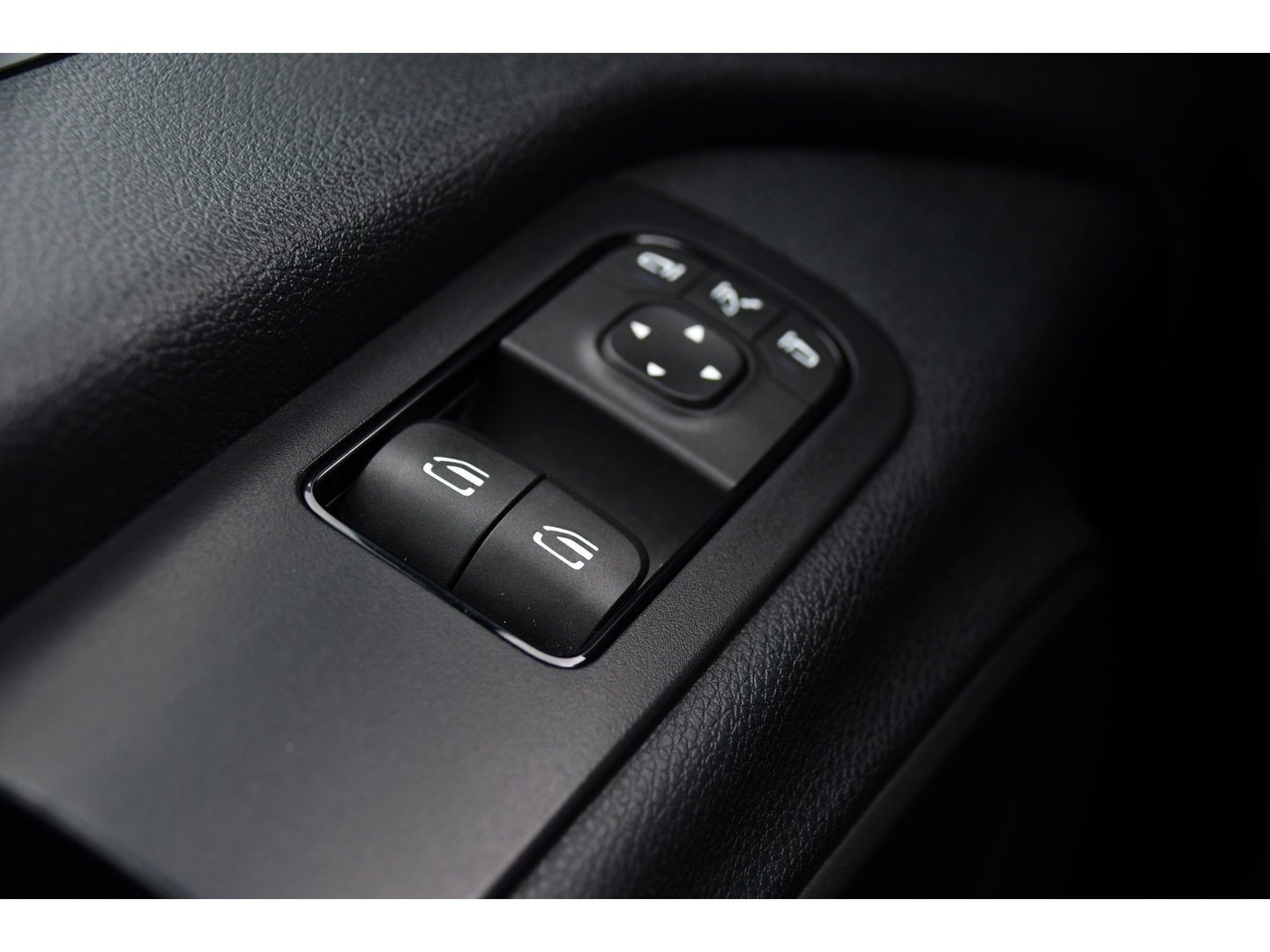 Mercedes-Benz Sprinter 314 2.2 CDI L2H2 RWD Black Edition Camera, Carplay, Sensoren, 143pk, Automaat, Trekhaak, 7'' Mbux, Uniek!