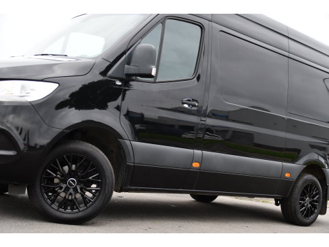 Mercedes-Benz Sprinter 314 2.2 CDI L2H2 RWD Black Edition Camera, Carplay, Sensoren, 143pk, Automaat, Trekhaak, 7'' Mbux, Uniek!