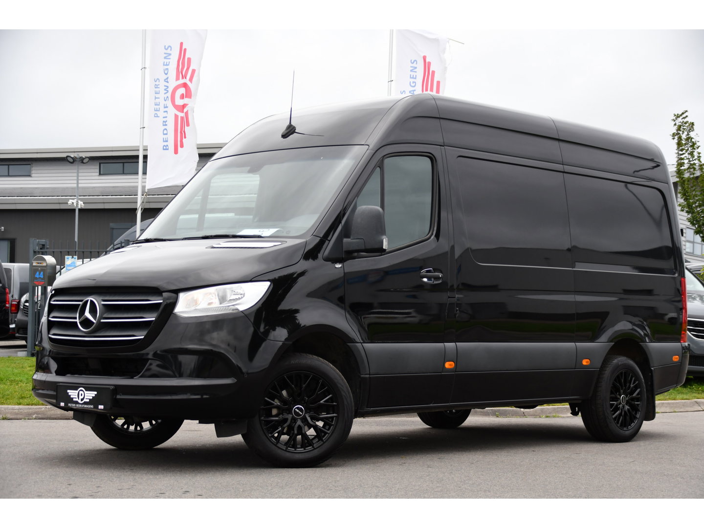 Mercedes-Benz Sprinter 314 2.2 CDI L2H2 RWD Black Edition Camera, Carplay, Sensoren, 143pk, Automaat, Trekhaak, 7'' Mbux, Uniek!