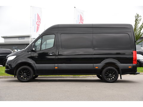 Mercedes-Benz Sprinter 314 2.2 CDI L2H2 RWD Black Edition Camera, Carplay, Sensoren, 143pk, Automaat, Trekhaak, 7'' Mbux, Uniek!