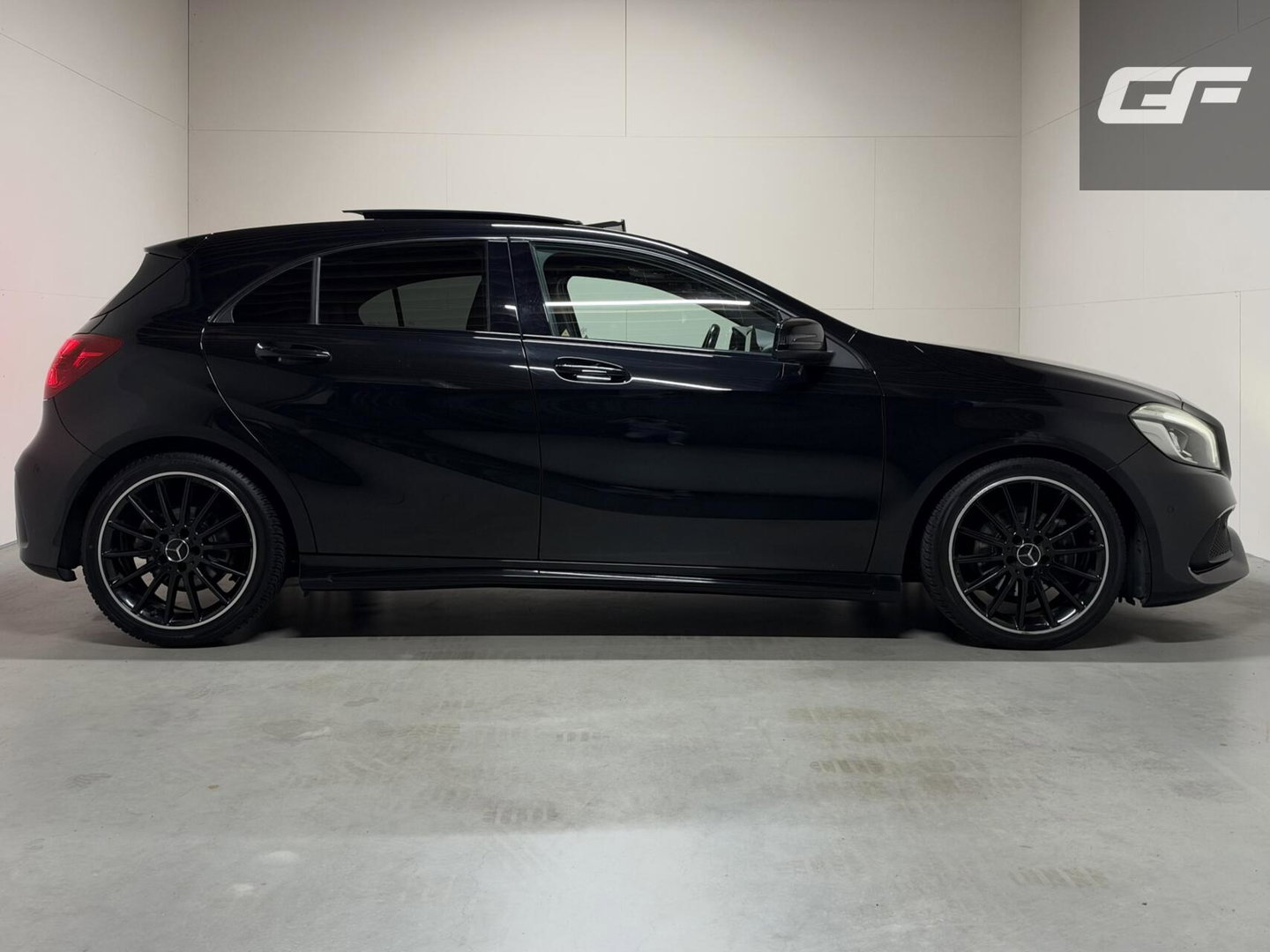 Mercedes-Benz A-Klasse AMG Pano Leer Memory Camera Cruise NAP