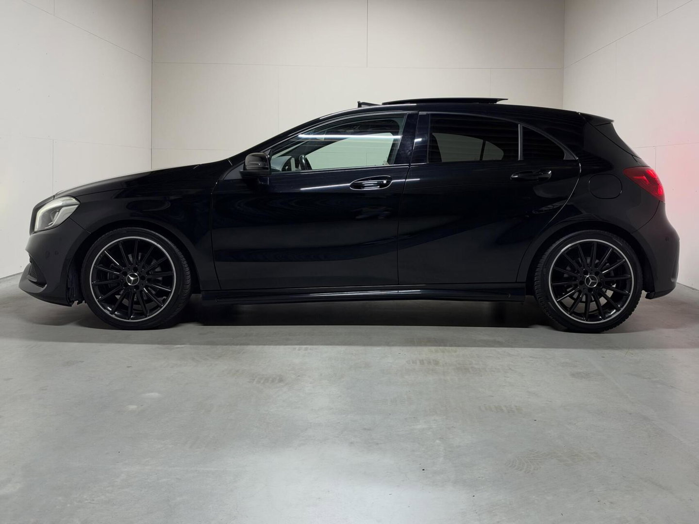Mercedes-Benz A-Klasse AMG Pano Leer Memory Camera Cruise NAP