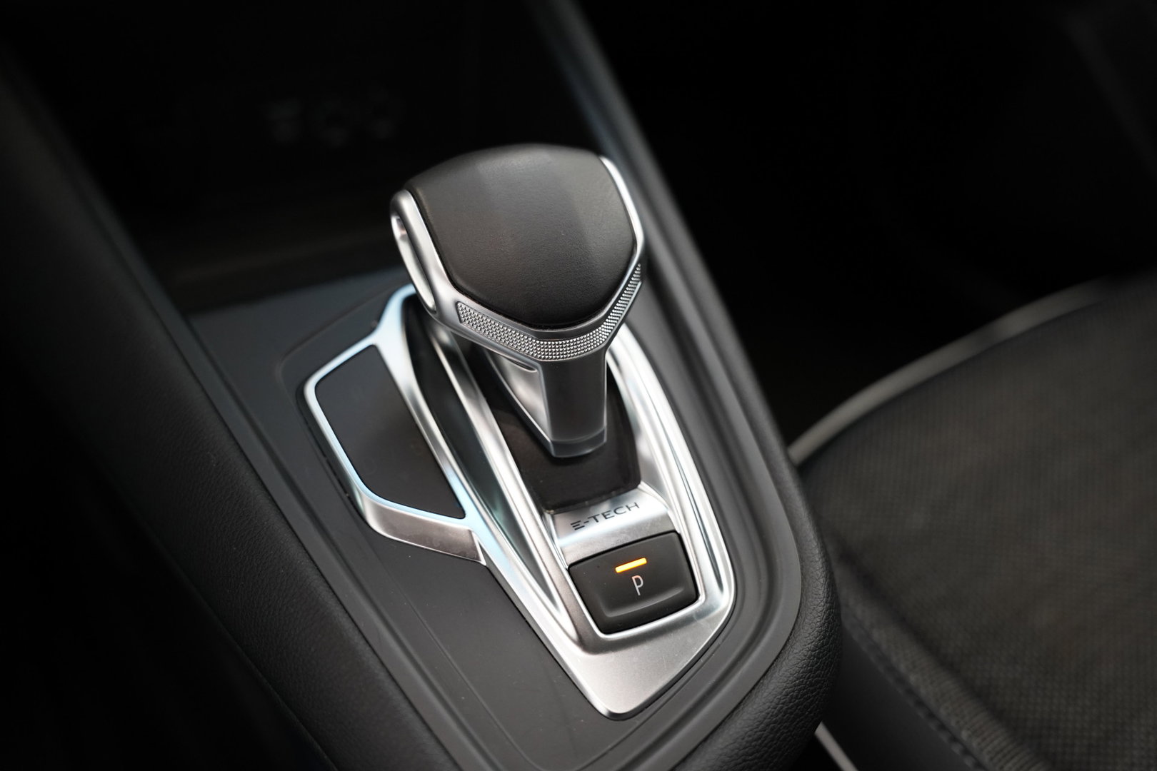 Renault Captur 1.6 E-Tech Plug-in Hybrid 160 Intens Full-led Stoel/stuur-verwarming Trekhaak