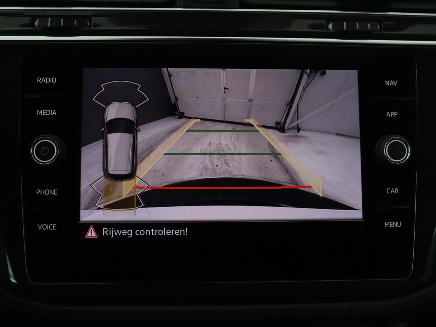 Volkswagen Tiguan 1.5 eHybrid Edition 20 SOH 93,3 % | R-Line | Trekhaak | LED | Camera | Apple Carplay |