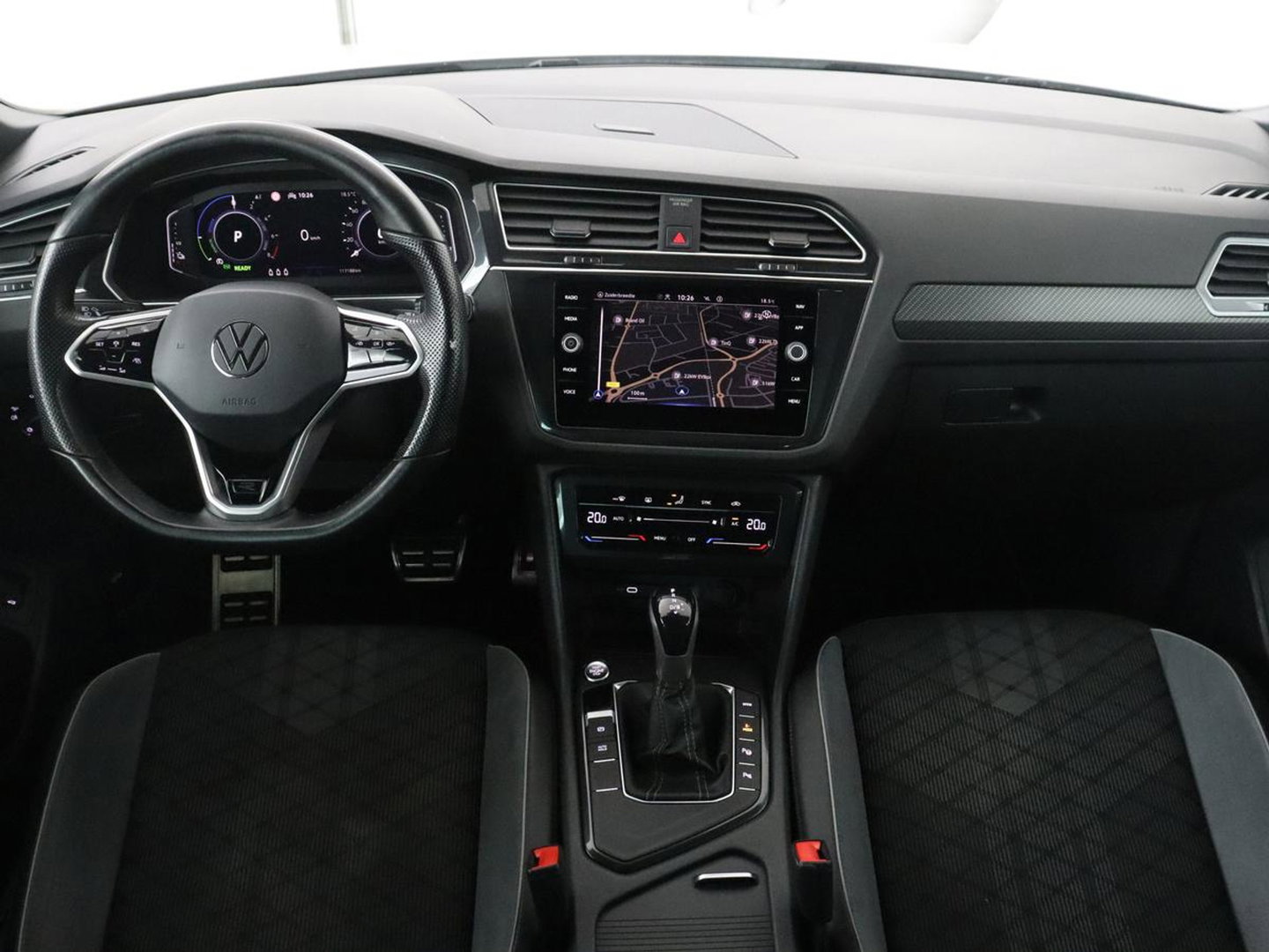 Volkswagen Tiguan 1.5 eHybrid Edition 20 SOH 93,3 % | R-Line | Trekhaak | LED | Camera | Apple Carplay |