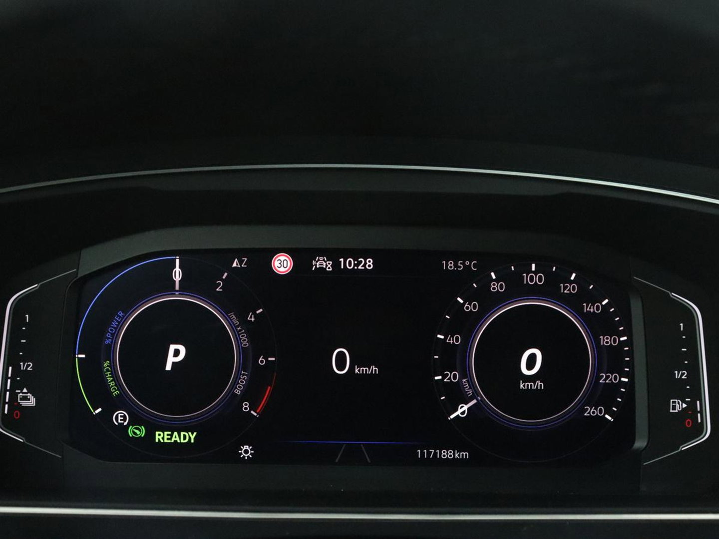 Volkswagen Tiguan 1.5 eHybrid Edition 20 SOH 93,3 % | R-Line | Trekhaak | LED | Camera | Apple Carplay |