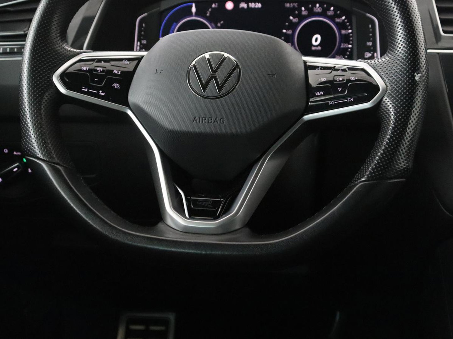 Volkswagen Tiguan 1.5 eHybrid Edition 20 SOH 93,3 % | R-Line | Trekhaak | LED | Camera | Apple Carplay |