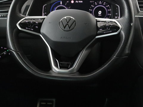 Volkswagen Tiguan 1.5 eHybrid Edition 20 SOH 93,3 % | R-Line | Trekhaak | LED | Camera | Apple Carplay |