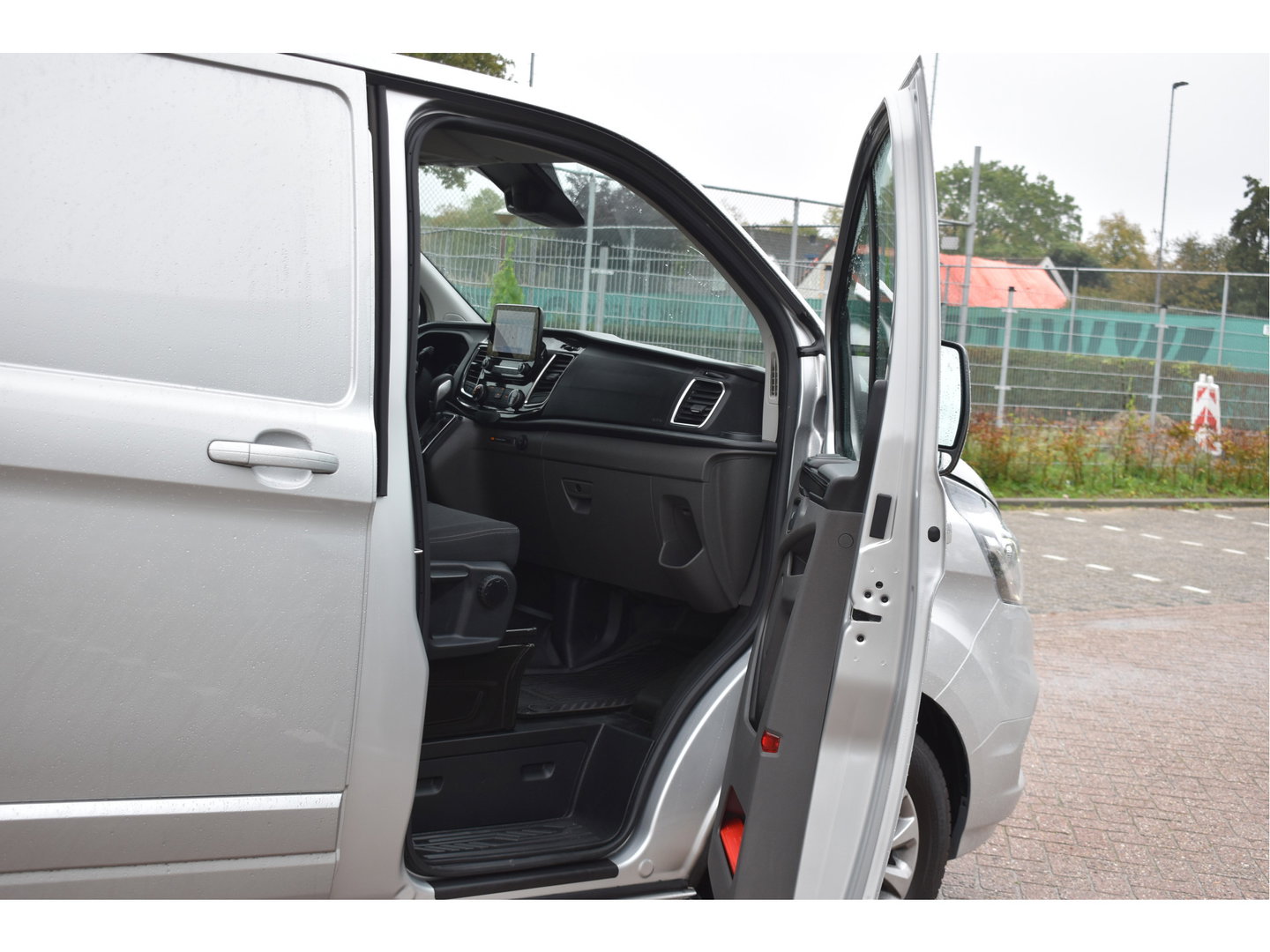 Ford Transit Custom 280 2.0 TDCI L1H1 Limited 2x schuifdeur 130 pk | NL-Auto | Camera | Carplay | Stoelverwarming | DAB | PDC | NAP