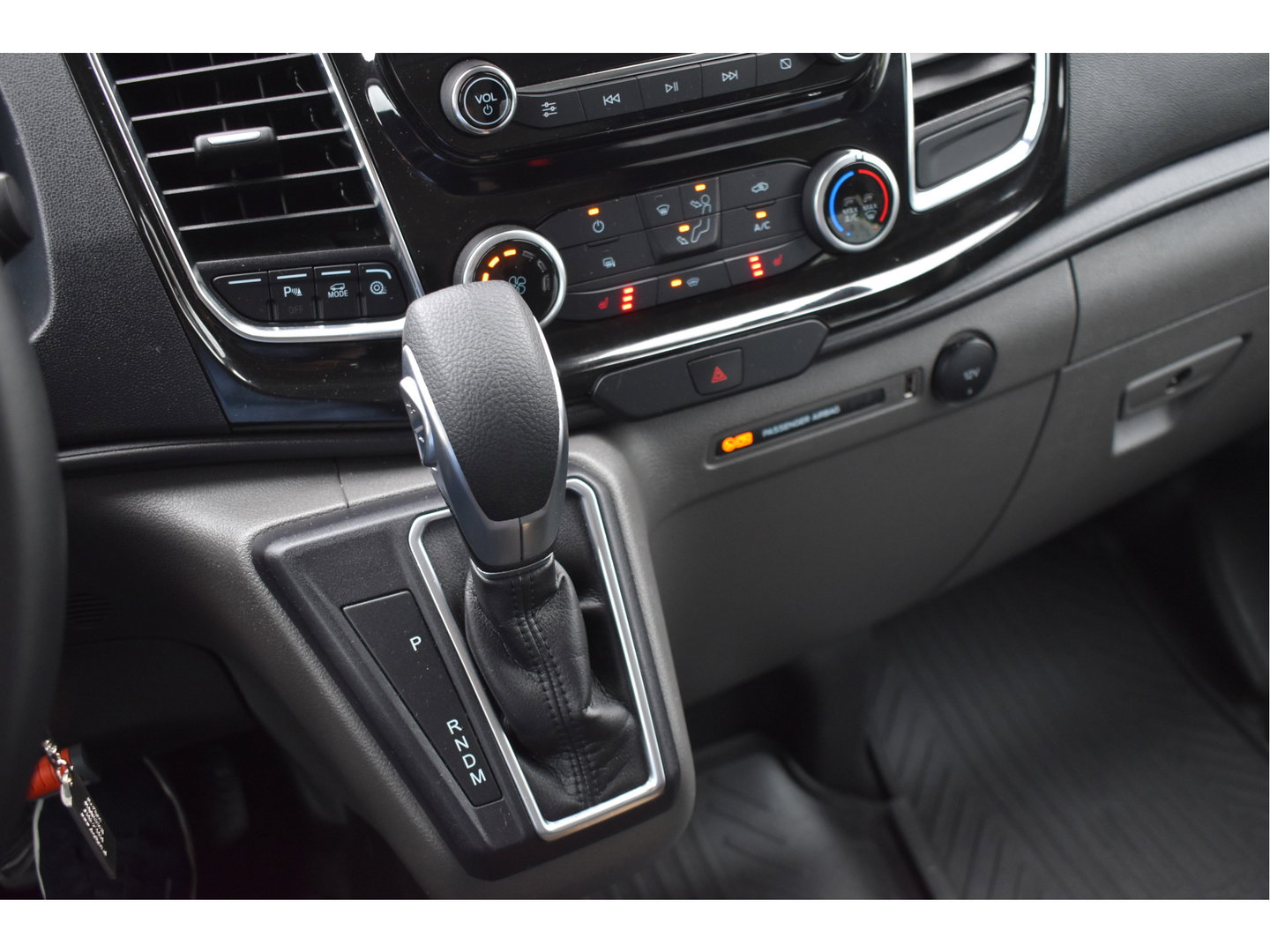 Ford Transit Custom 280 2.0 TDCI L1H1 Limited 2x schuifdeur 130 pk | NL-Auto | Camera | Carplay | Stoelverwarming | DAB | PDC | NAP